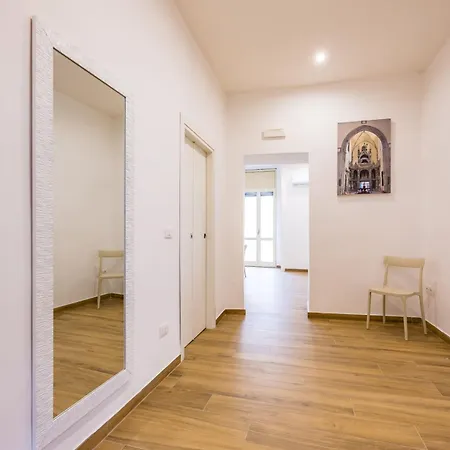 Muzy Flat At Capuana By Napoliapartments Apartamento