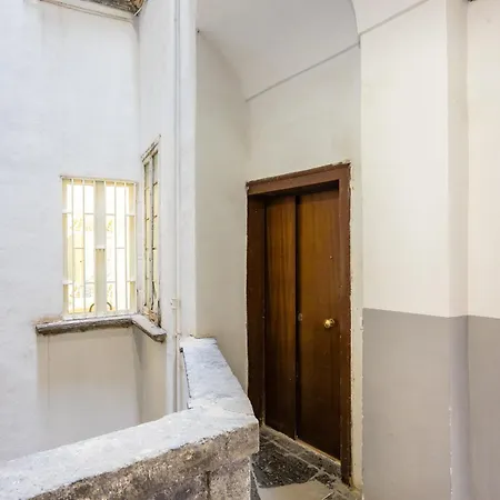 Muzy Flat At Capuana By Napoliapartments Apartamento