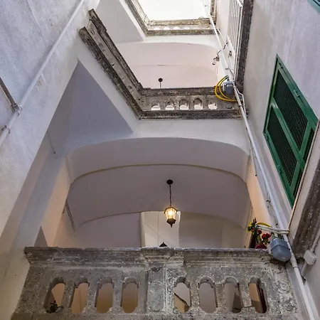 Muzy Flat At Capuana By Napoliapartments Apartamento