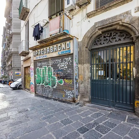 Апартаменты Muzy Flat At Capuana By Napoliapartments